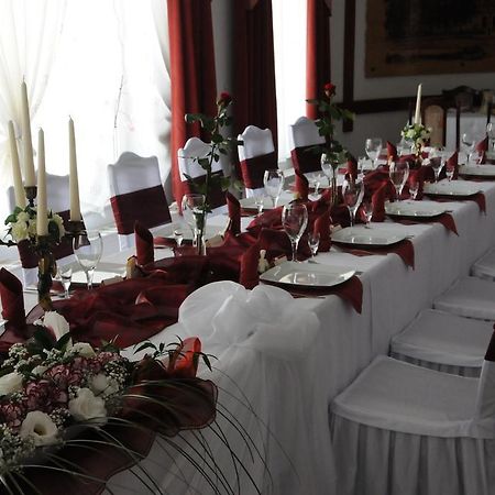 Hotel Restauracja Kaukaska Jadwiga Choroszy Wolsztyn Dış mekan fotoğraf