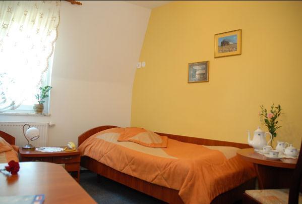 Hotel Restauracja Kaukaska Jadwiga Choroszy Wolsztyn Oda fotoğraf