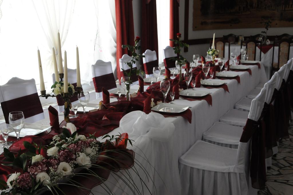 Hotel Restauracja Kaukaska Jadwiga Choroszy Wolsztyn Dış mekan fotoğraf