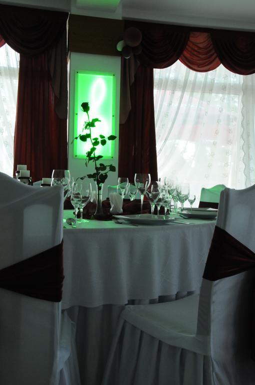 Hotel Restauracja Kaukaska Jadwiga Choroszy Wolsztyn Dış mekan fotoğraf