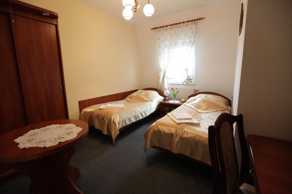 Hotel Restauracja Kaukaska Jadwiga Choroszy Wolsztyn Oda fotoğraf