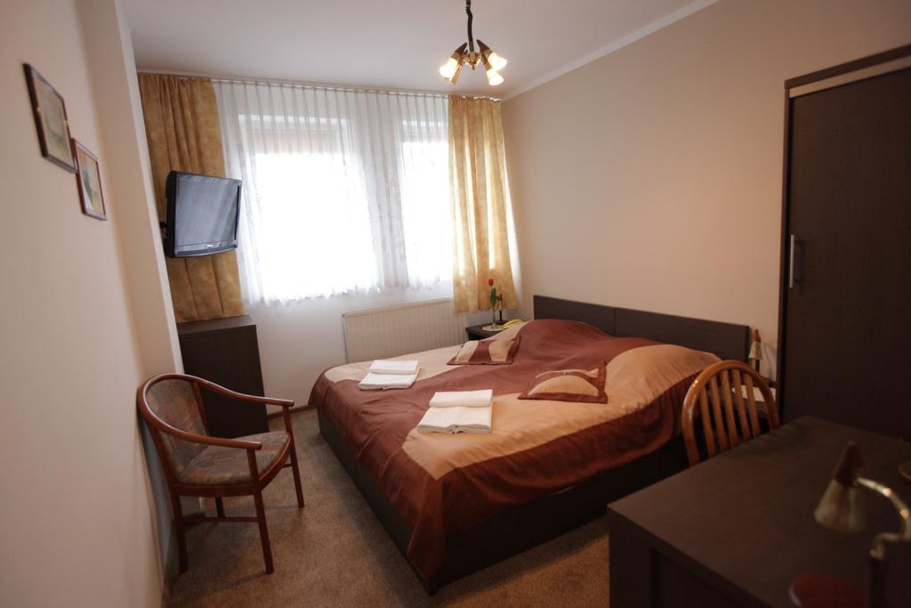 Hotel Restauracja Kaukaska Jadwiga Choroszy Wolsztyn Oda fotoğraf